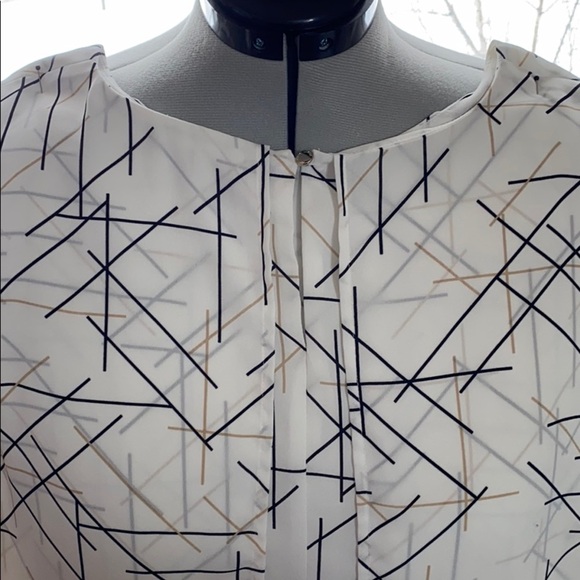 Vince Camuto Tiered Shell - Picture 7 of 7